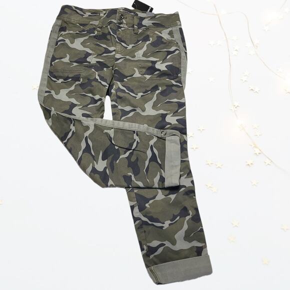 TORRID .. Save up to 70% off .. Send me your Bundles - Picture 2 of 5
